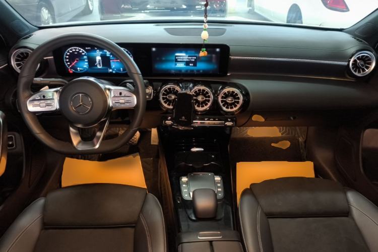 Used Mercedes-Benz A-Class 2022 Revised Version A 200 L Sport Sedan Fashionable Style Center Console