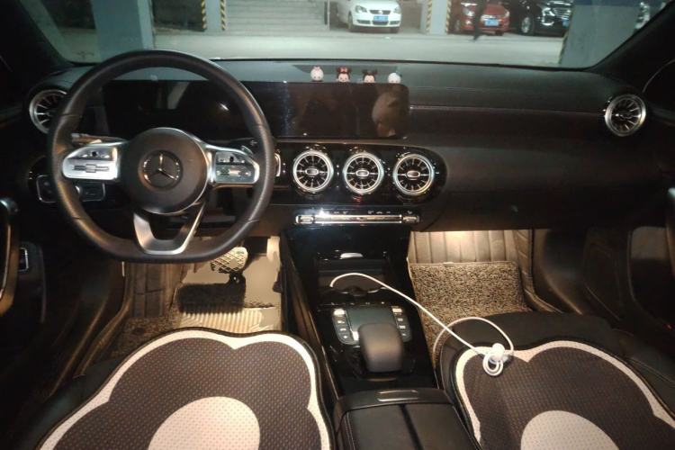 Used Mercedes-Benz A-Class 2022 Second Facelift A 200 L Sport Sedan Fashion Version Center Console