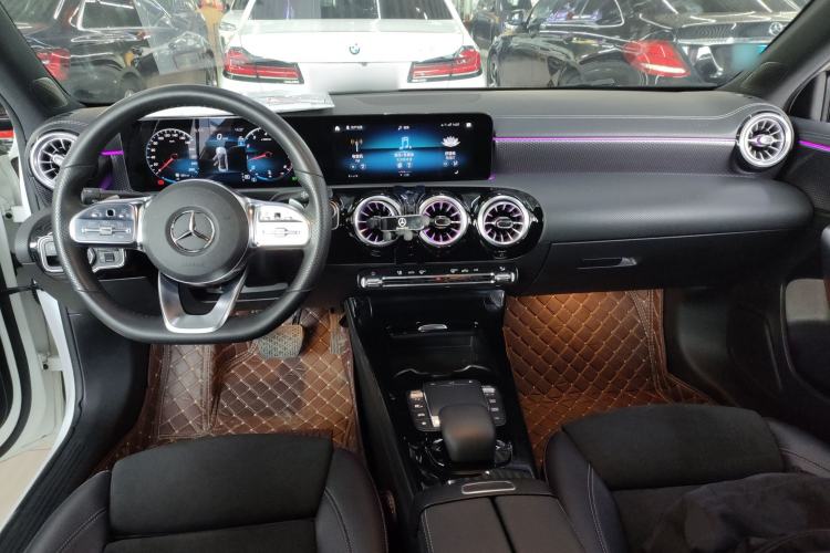 Used Mercedes-Benz A-Class 2022 Revised Version A 200 L Sport Sedan Fashionable Style Center Console