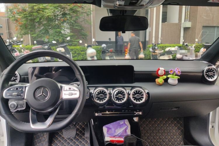Used Mercedes-Benz A-Class 2022 Revised Version A 200 L Sport Sedan Fashionable Style Center Console