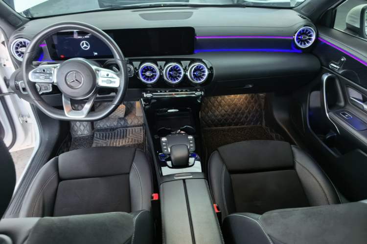 Used Mercedes-Benz A-Class 2022 Second Facelift A 200 L Sport Sedan Fashion Version Center Console