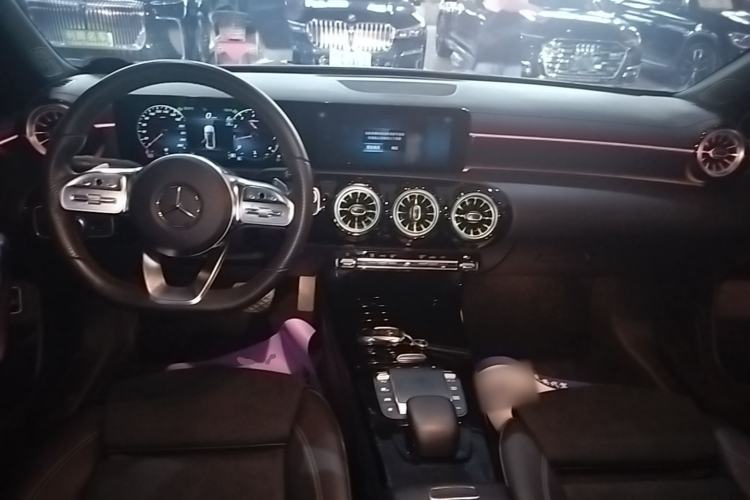Used Mercedes-Benz A-Class 2022 Revised Version A 200 L Sport Sedan Fashionable Style Center Console