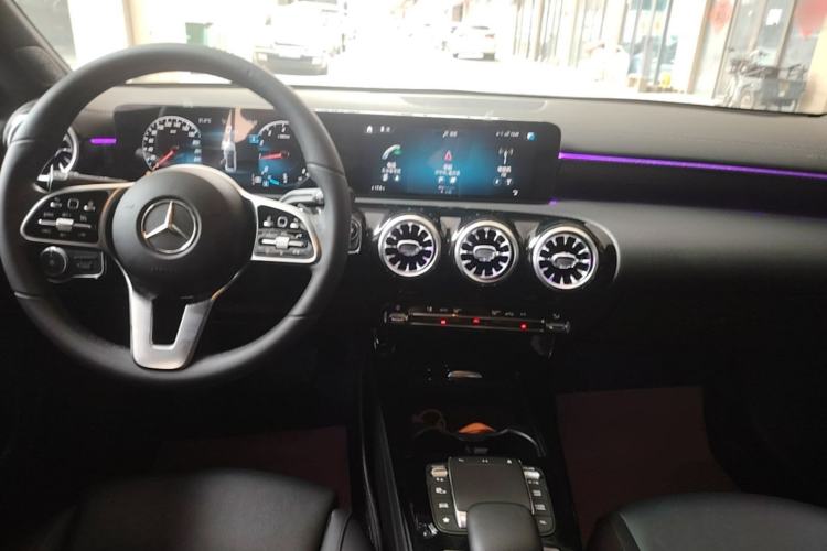 Used Mercedes-Benz A-Class 2022 Revised Version A 200 L Sport Sedan Fashionable Style Center Console
