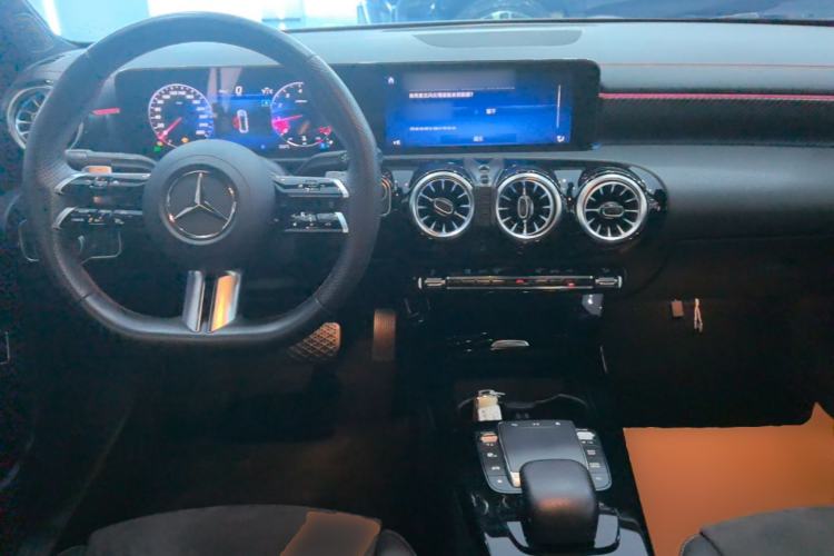 Used Mercedes-Benz A-Class 2022 Revised Version A 200 L Sport Sedan Fashionable Style Center Console