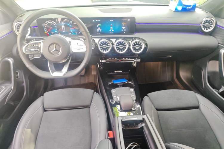 Used Mercedes-Benz A-Class 2022 Second Facelift A 200 L Sport Sedan Fashion Version Center Console