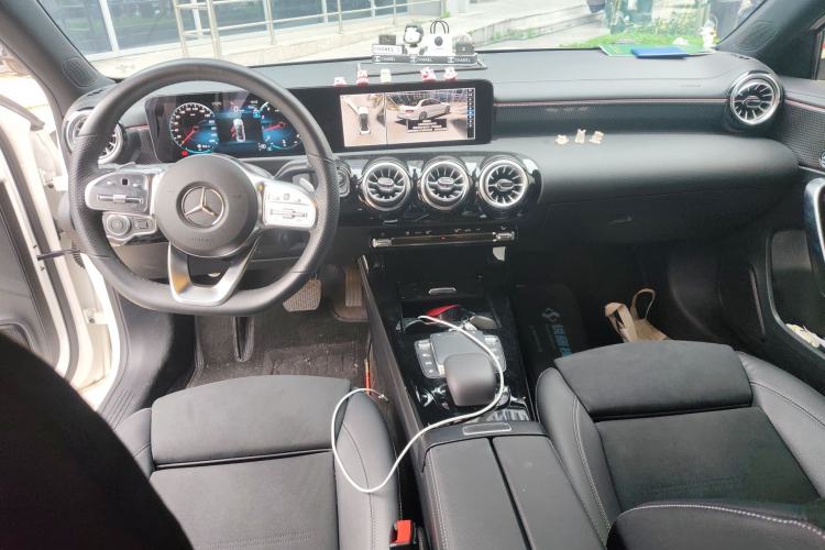 Used Mercedes-Benz A-Class 2022 Revised Version A 200 L Sport Sedan Fashionable Style Center Console