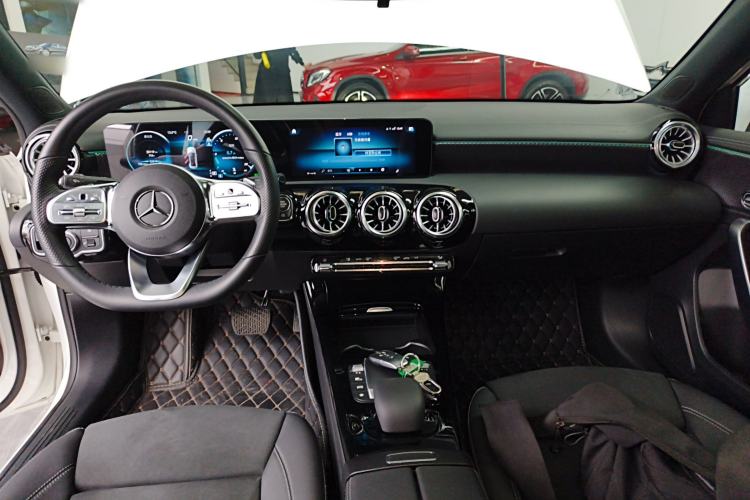 Used Mercedes-Benz A-Class 2022 Revised Version A 200 L Sport Sedan Fashionable Style Center Console