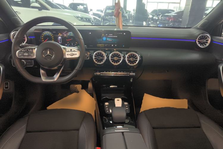 Used Mercedes-Benz A-Class 2022 Revised Version A 200 L Sport Sedan Fashionable Style Center Console