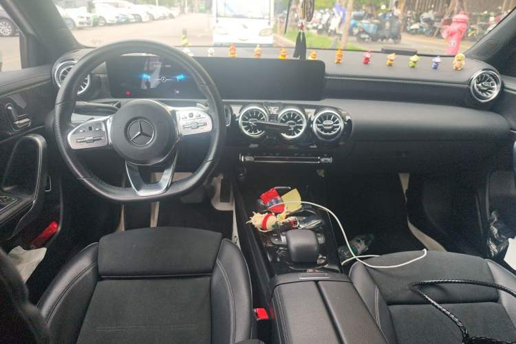 Used Mercedes-Benz A-Class 2022 Revised Version A 200 L Sport Sedan Fashionable Style Center Console