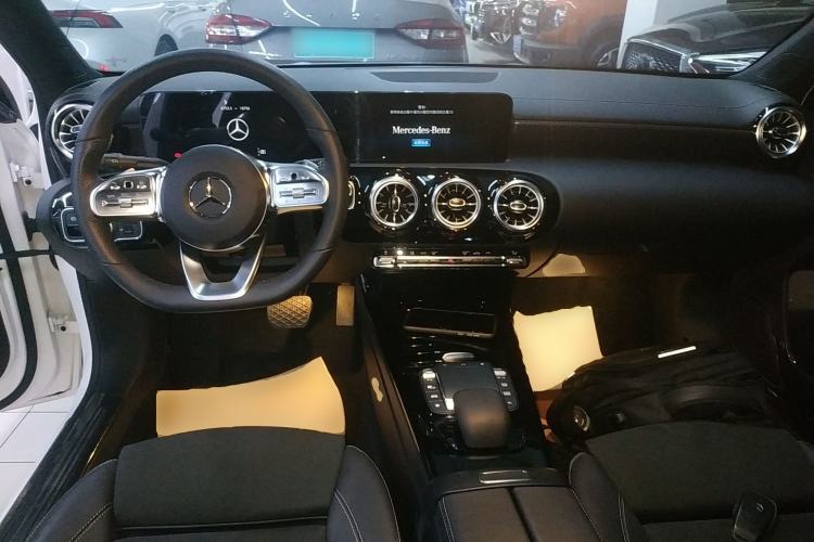 Used Mercedes-Benz A-Class 2022 Revised Version A 200 L Sport Sedan Fashionable Style Center Console