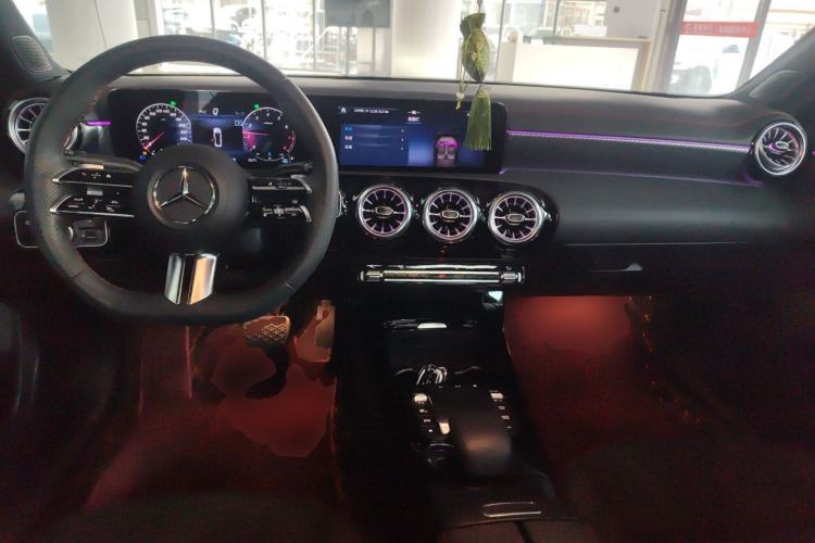 Used Mercedes-Benz A-Class 2022 Revised Version A 200 L Sport Sedan Fashionable Style Center Console