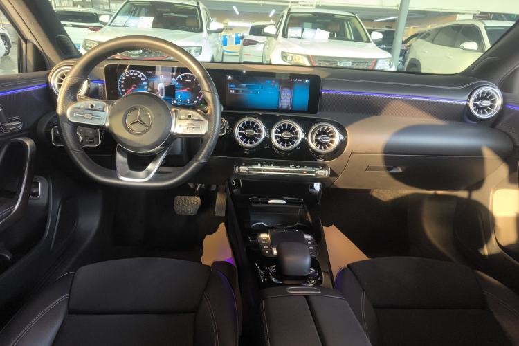 Used Mercedes-Benz A-Class 2022 Revised Version A 200 L Sport Sedan Fashionable Style Center Console