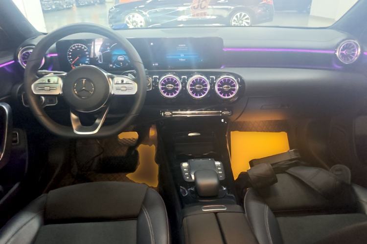 Used Mercedes-Benz A-Class 2022 Revised Version A 200 L Sport Sedan Fashionable Style Center Console