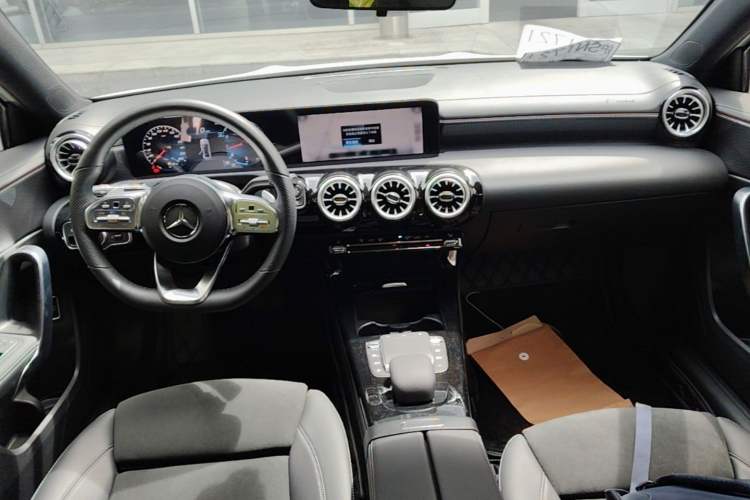 Used Mercedes-Benz A-Class 2022 Second Facelift A 200 L Sport Sedan Fashion Version Center Console