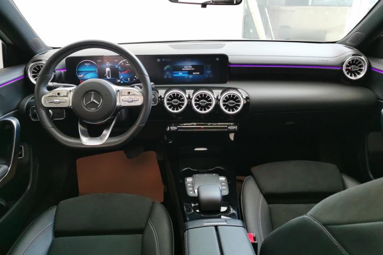 Used Mercedes-Benz A-Class 2022 Second Facelift A 200 L Sport Sedan Fashion Version Center Console