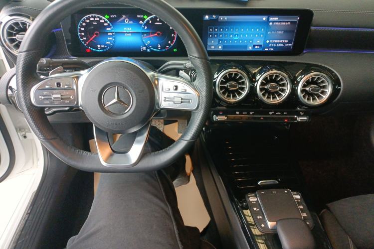 Used Mercedes-Benz A-Class 2022 Revised Version A 200 L Sport Sedan Fashionable Style Center Console