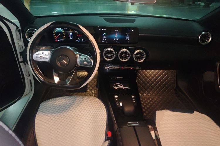 Used Mercedes-Benz A-Class 2022 Revised Version A 200 L Sport Sedan Fashionable Style Center Console