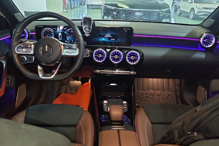 Used Mercedes-Benz A-Class 2022 Second Facelift A 200 L Sport Sedan Fashion Version Center Console