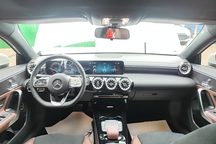Used Mercedes-Benz A-Class 2022 Revised Version A 200 L Sport Sedan Fashionable Style Center Console