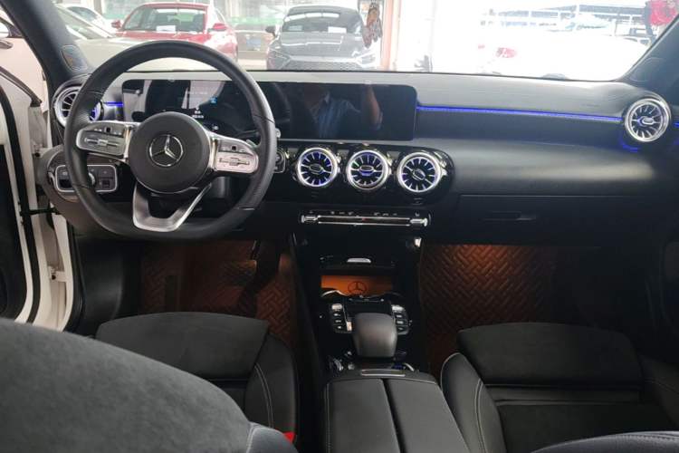 Used Mercedes-Benz A-Class 2022 Revised Version A 200 L Sport Sedan Fashionable Style Center Console