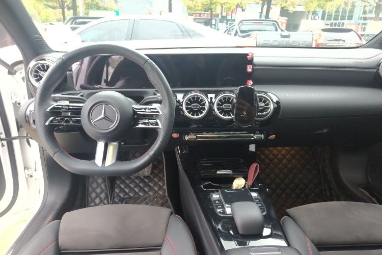 Used Mercedes-Benz A-Class 2022 Revised Version A 200 L Sport Sedan Fashionable Style Center Console