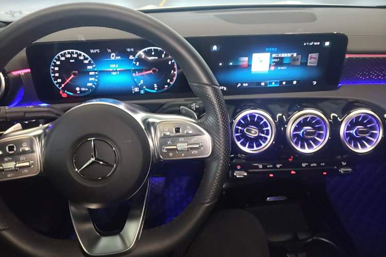 Used Mercedes-Benz A-Class 2022 Revised Version A 200 L Sport Sedan Fashionable Style Center Console
