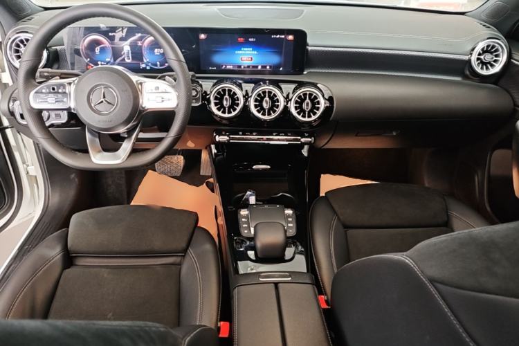 Used Mercedes-Benz A-Class 2022 Second Facelift A 200 L Sport Sedan Fashion Version Center Console