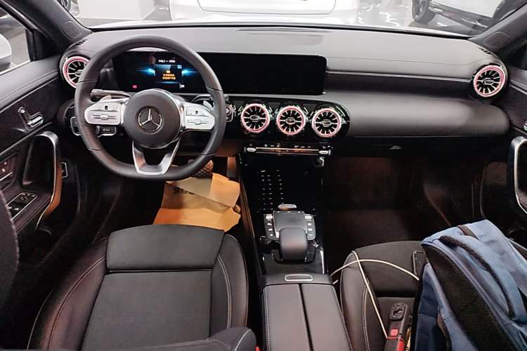 Used Mercedes-Benz A-Class 2022 Revised Version A 200 L Sport Sedan Fashionable Style Center Console