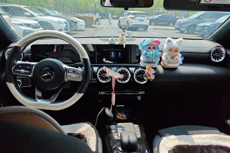 Used Mercedes-Benz A-Class 2022 Revised Version A 200 L Sport Sedan Fashionable Style Center Console