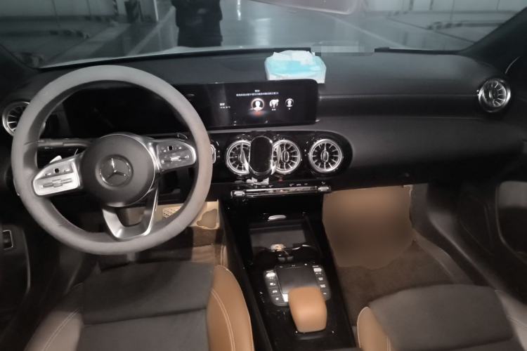 Used Mercedes-Benz A-Class 2022 Revised Version A 200 L Sport Sedan Fashionable Style Center Console