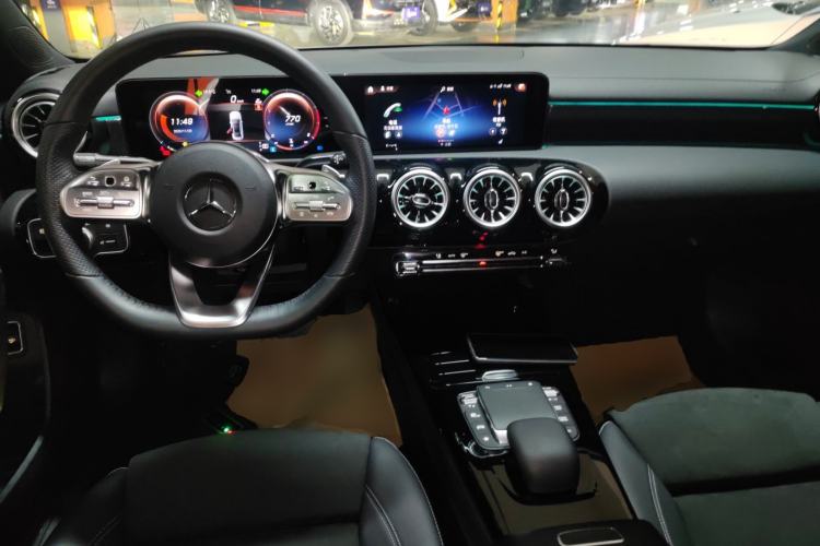 Used Mercedes-Benz A-Class 2022 Revised Version A 200 L Sport Sedan Fashionable Style Center Console