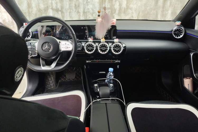 Used Mercedes-Benz A-Class 2022 Second Facelift A 200 L Sport Sedan Fashion Version Center Console