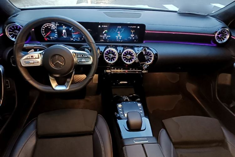 Used Mercedes-Benz A-Class 2022 Restyled A 200 L Sport Sedan Fashion Version Center Console