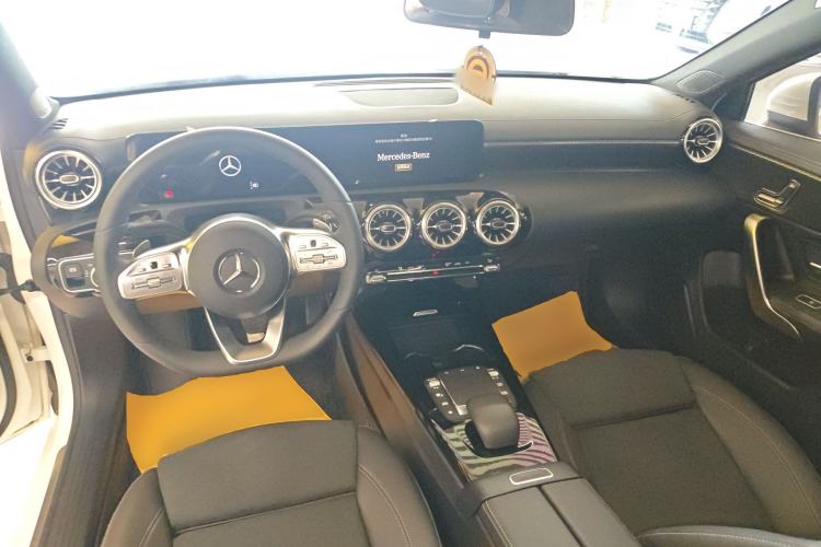 Used Mercedes-Benz A-Class 2022 Revised Version A 200 L Sport Sedan Fashionable Style Center Console
