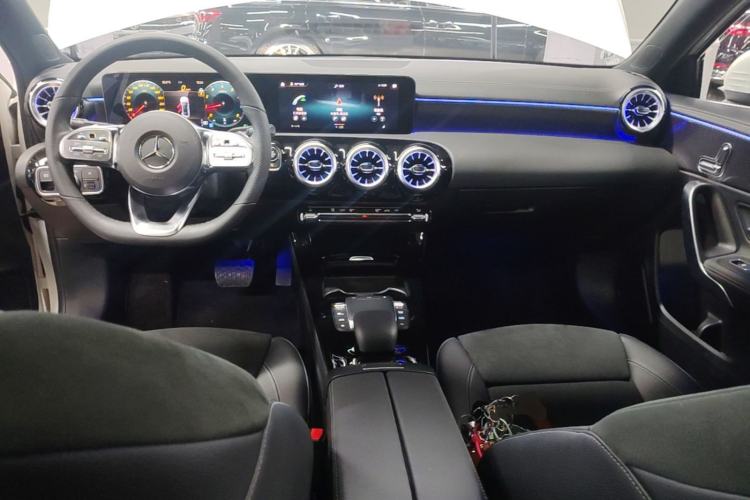 Used Mercedes-Benz A-Class 2022 Revised Version A 200 L Sport Sedan Fashionable Style Center Console