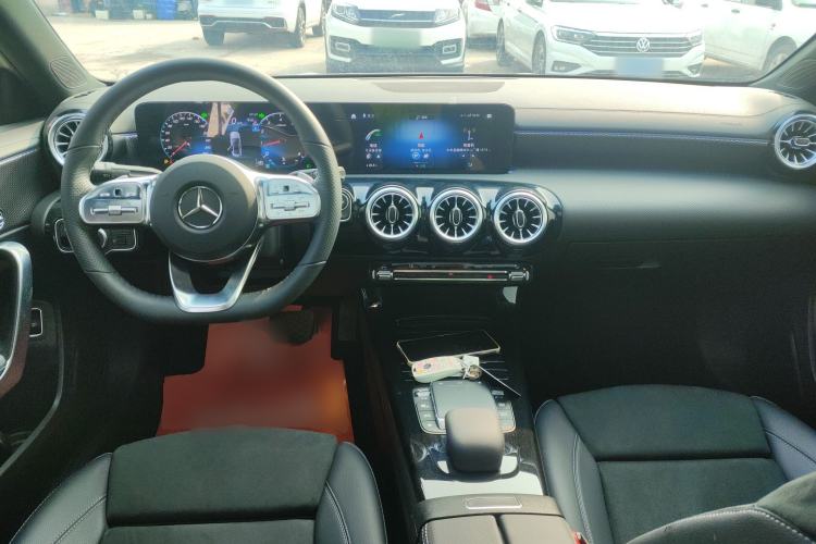 Used Mercedes-Benz A-Class 2022 Revised Version A 200 L Sport Sedan Fashionable Style Center Console