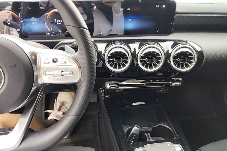 Used Mercedes-Benz A-Class 2022 Second Facelift A 200 L Sport Sedan Fashion Version Center Console