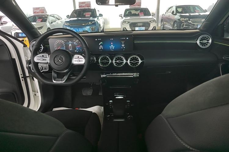 Used Mercedes-Benz A-Class 2022 Revised Version A 200 L Sport Sedan Fashionable Style Center Console