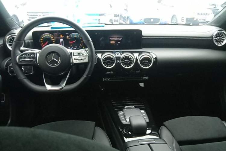 Used Mercedes-Benz A-Class 2022 Revised Version A 200 L Sport Sedan Fashionable Style Center Console