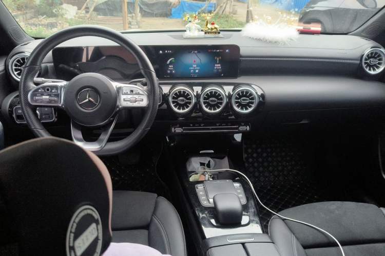 Used Mercedes-Benz A-Class 2022 Revised Version A 200 L Sport Sedan Fashionable Style Center Console