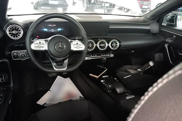 Used Mercedes-Benz A-Class 2022 Revised Version A 200 L Sport Sedan Fashionable Style Center Console