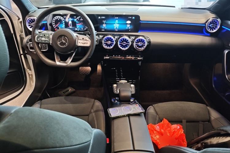 Used Mercedes-Benz A-Class 2022 Revised Version A 200 L Sport Sedan Fashionable Style Center Console