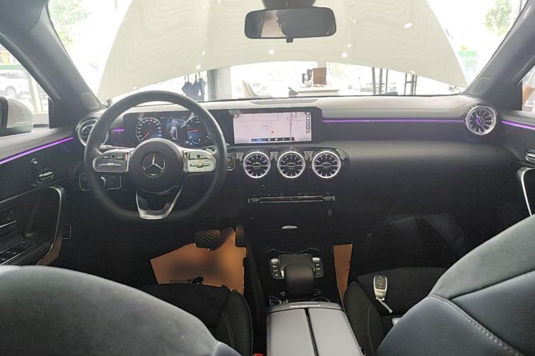 Used Mercedes-Benz A-Class 2022 Revised Version A 200 L Sport Sedan Fashionable Style Center Console