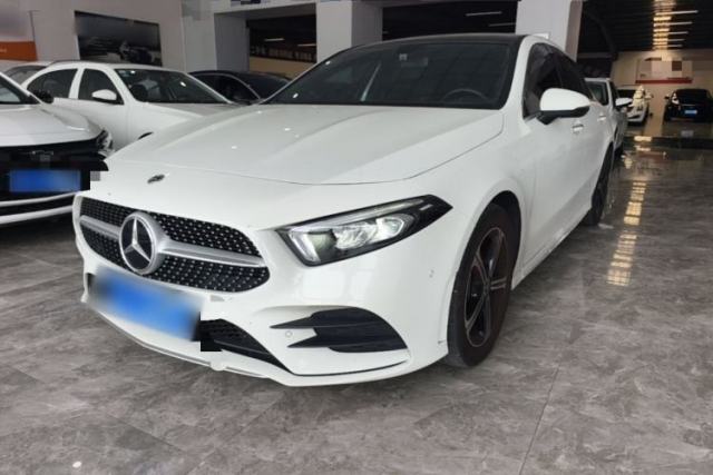Ojetý Mercedes-Benz A-Class 2022 Revised Version A 200 L Sport Sedan Fashionable Style