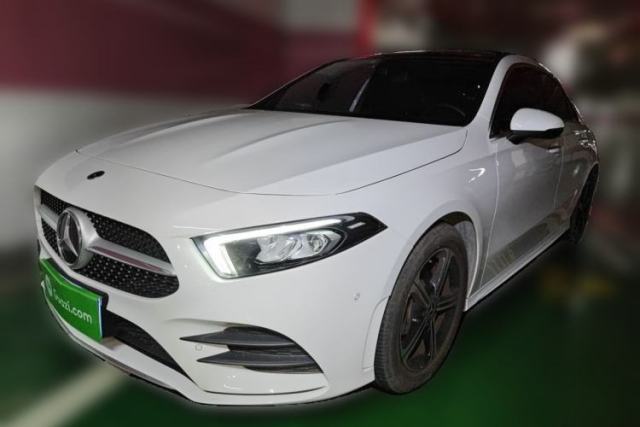 Ojetý Mercedes-Benz A-Class 2022 Second Facelift A 200 L Sport Sedan Fashion Version