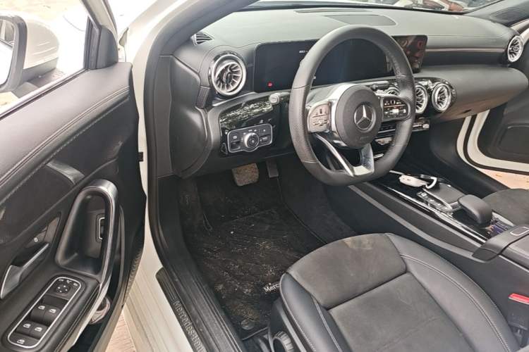 Used Mercedes-Benz A-Class 2022 Second Facelift A 200 L Sport Sedan Fashion Version Driver Seat