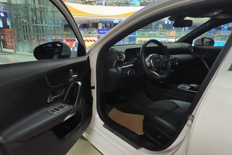 Used Mercedes-Benz A-Class 2022 Revised Version A 200 L Sport Sedan Fashionable Style Driver Seat