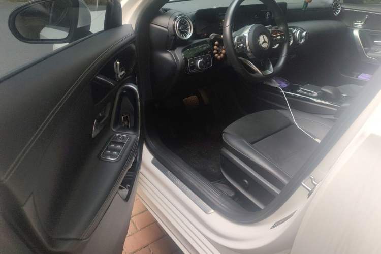 Used Mercedes-Benz A-Class 2022 Revised Version A 200 L Sport Sedan Fashionable Style Driver Seat