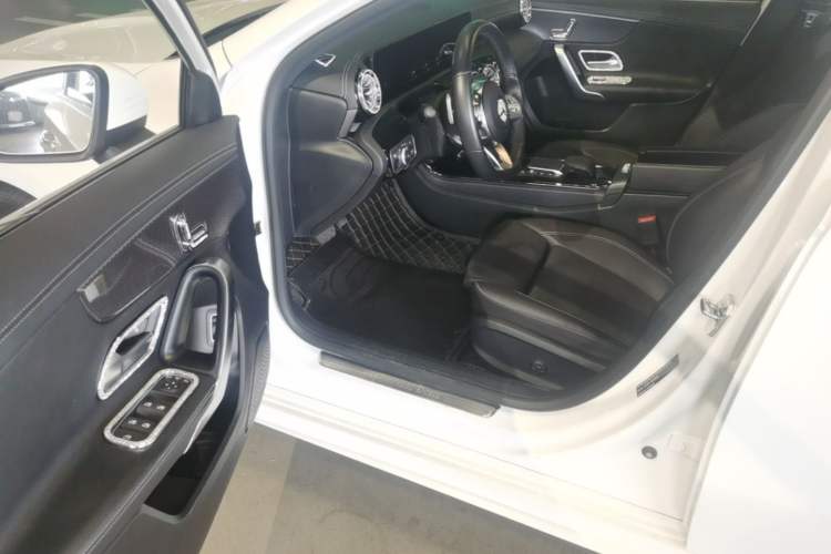Used Mercedes-Benz A-Class 2022 Revised Version A 200 L Sport Sedan Fashionable Style Driver Seat