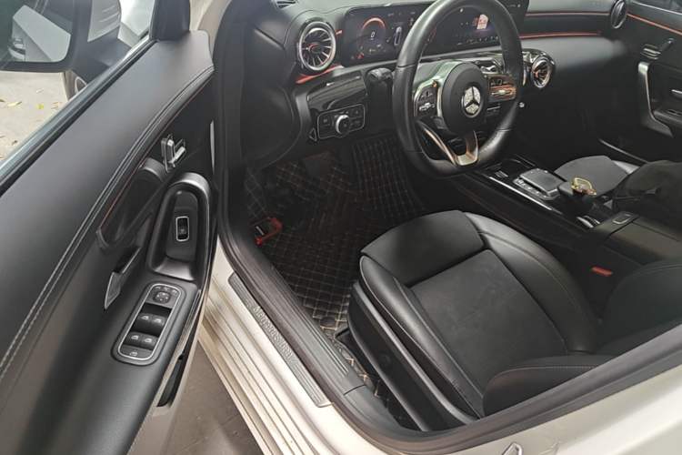 Used Mercedes-Benz A-Class 2022 Revised Version A 200 L Sport Sedan Fashionable Style Driver Seat